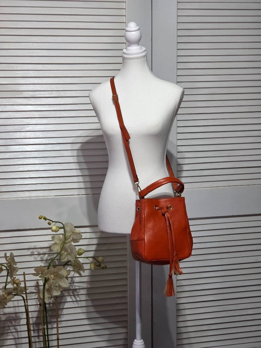 Divina Firenze Women's Burnt Orange Leather Tassels Bucket Bag Size S 3934